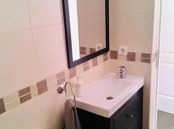 Lovely Apartment, Great Location! דירה