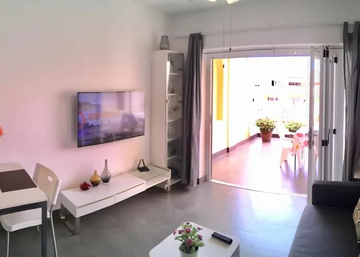 Lovely Apartment, Great Location! Apartment