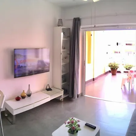 Lovely Apartment, Great Location! Apartment